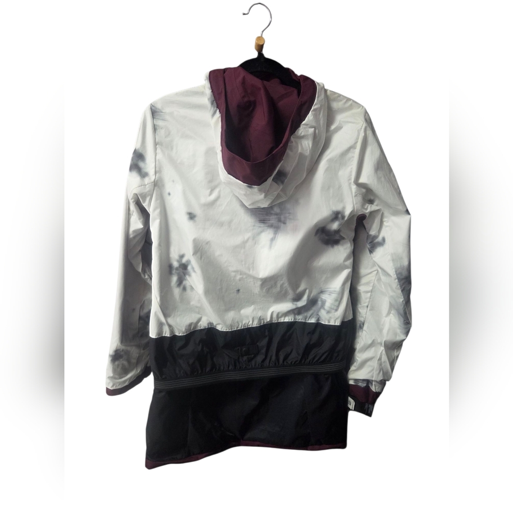 The North Face Burgundy Hooded Jacket - Picture 3 of 16